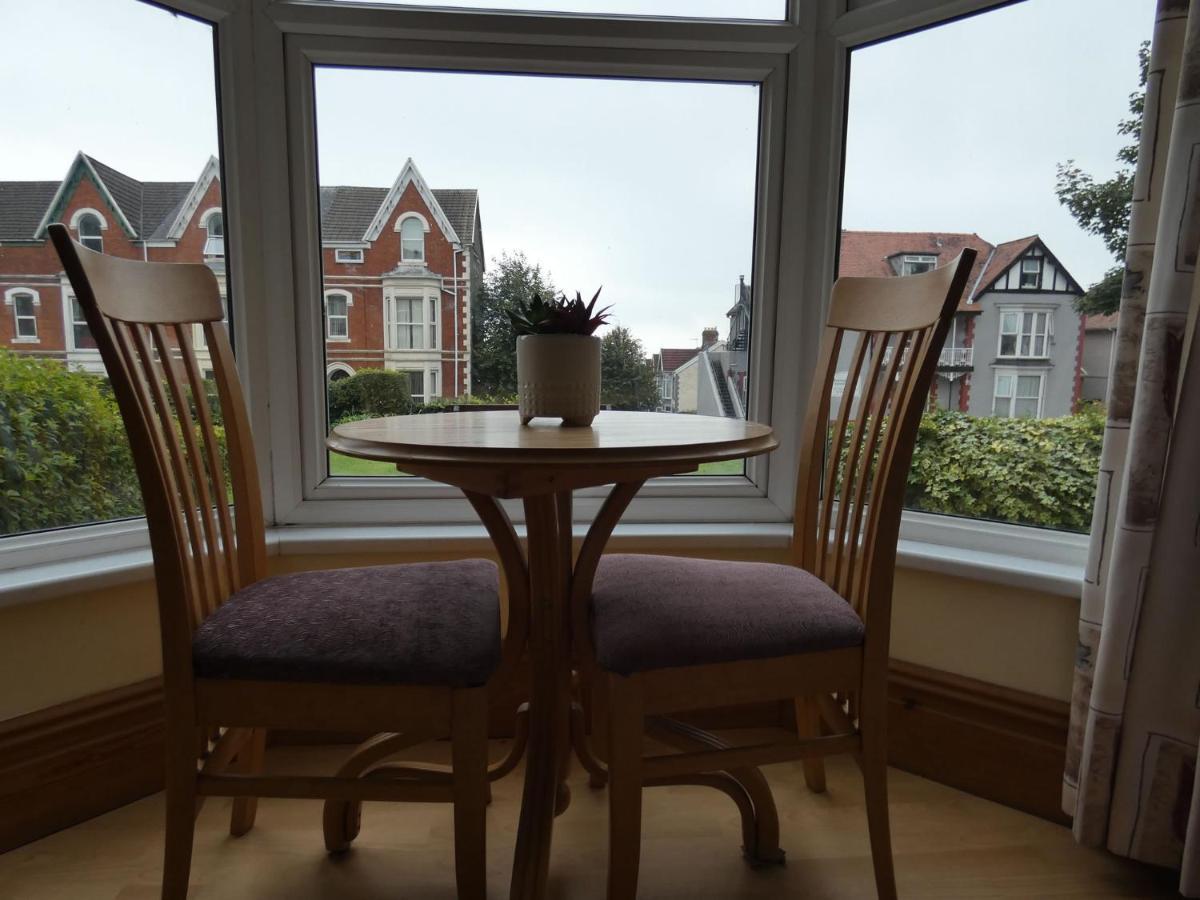 Hurst Dene 3*
